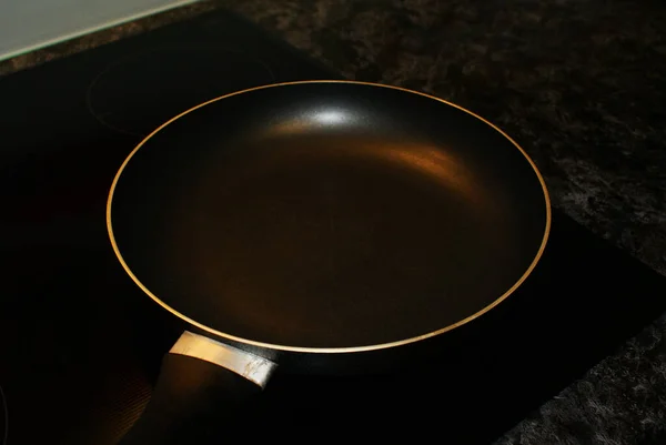 Clean Teflon Coated Frying Pan Stands Stove Cooking — Stock Photo, Image