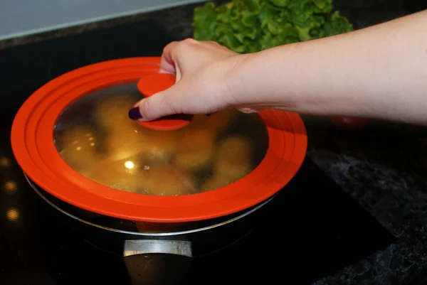 Sült Nuggets Serpenyőben Főzés — Stock Fotó