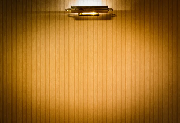 Hadřík zeď s lampou — Stock fotografie