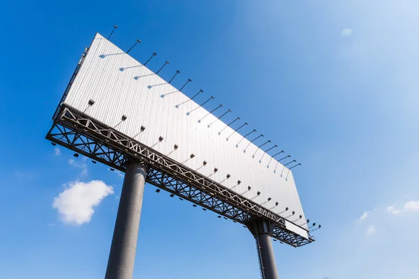 Cartellone bianco per pubblicità — Foto Stock