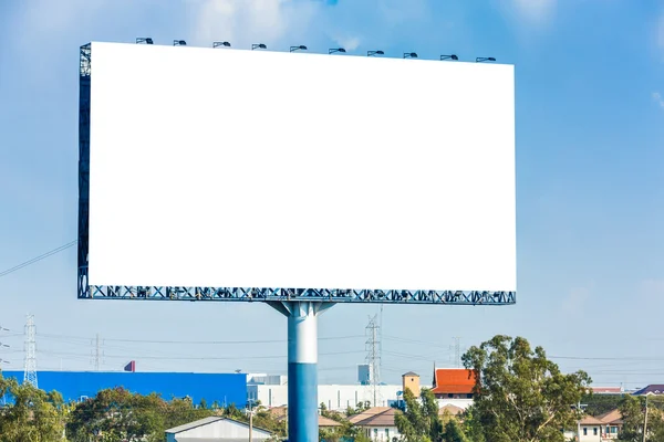 Пустой рекламный щит для рекламы — стоковое фото