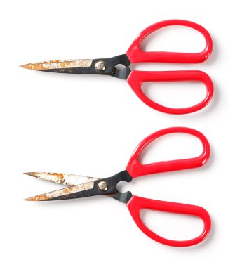 Kirli ve paslı eski makas