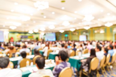 Seminer salondakilerin bulanık