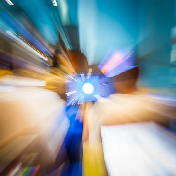 Efecto de zoom de la lente en el monitor en la sala de seminarios —  Fotos de Stock