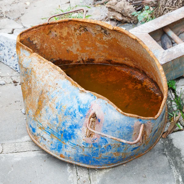 Rezavé ocelové kbelík — Stock fotografie