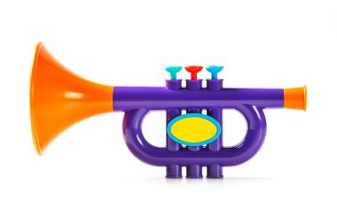 Beyaz izole oyuncak trompet
