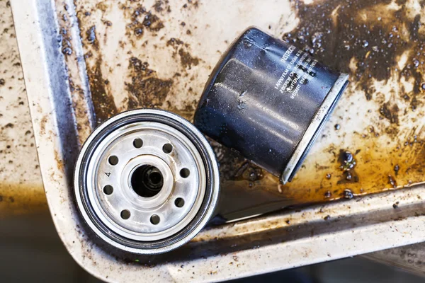 汽车机油滤清器 — 图库照片