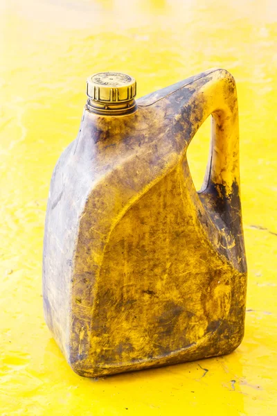 Old and dirty oil gallon — Stock Photo, Image