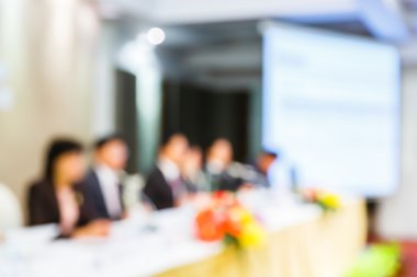 Seminer salondakilerin bulanık