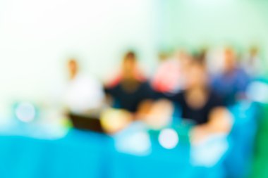 Seminer salondakilerin bulanık