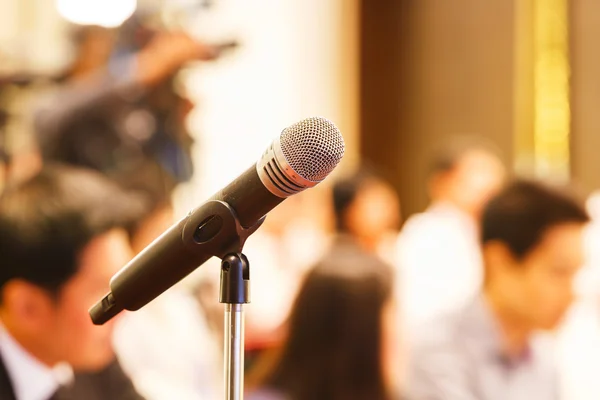 Mikrofon v konferenční místnosti — Stock fotografie