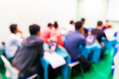 Seminer salondakilerin bulanık