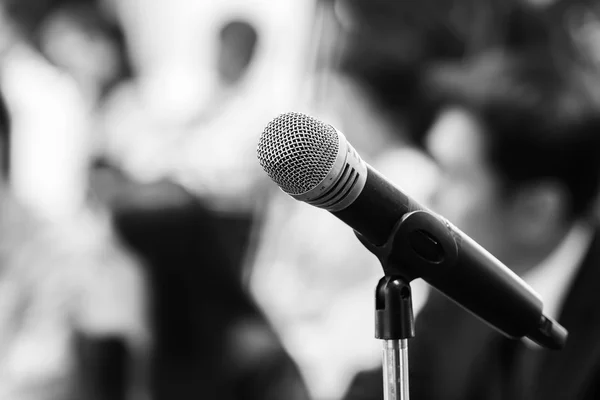 Mikrofon im Konferenzraum — Stockfoto