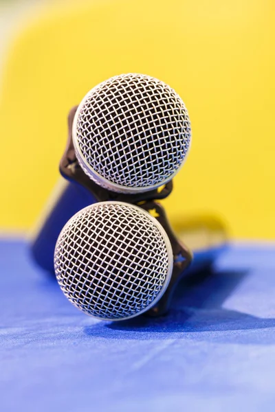 Microfoon in de vergaderzaal — Stockfoto