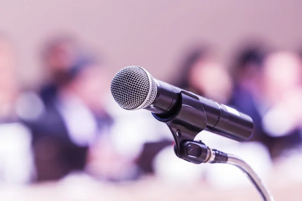 Micrófono en la sala de reuniones — Foto de Stock