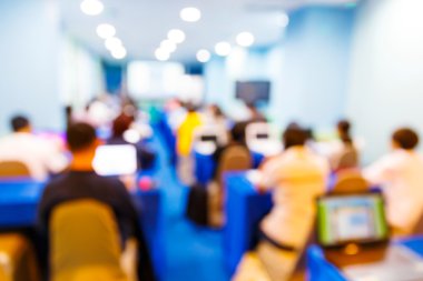 Seminer salondakilerin bulanık