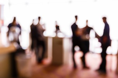 Basın toplantısında olay bulanık insanlarda