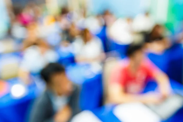 Suddiga människor i seminarierummet — Stockfoto