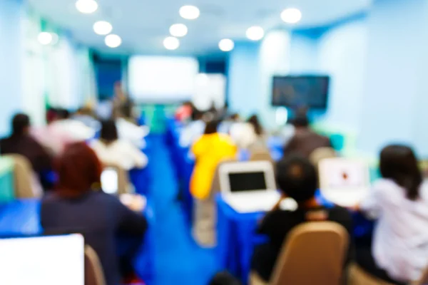 Suddiga människor i seminarierummet — Stockfoto