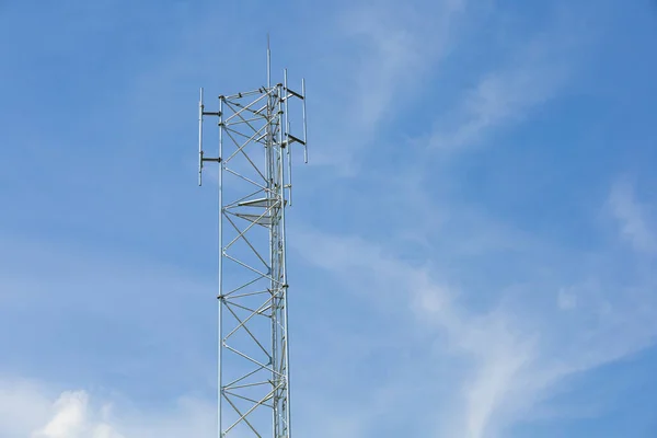 Ripetitore Antenne Cielo Blu Trasmettitore Telecomunicazione Cellulare Rete Internet Mobile — Foto Stock