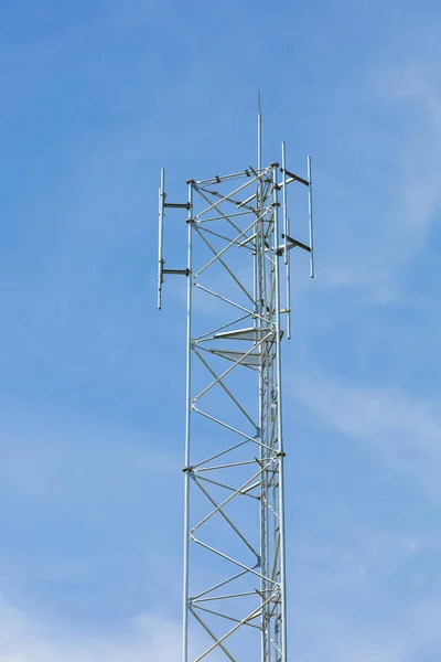 Ripetitore Antenne Cielo Blu Trasmettitore Telecomunicazione Cellulare Rete Internet Mobile — Foto Stock