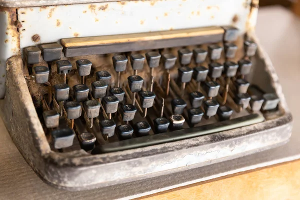 Closeup Old Rusty Type Writer Key Thai Language — Fotografia de Stock