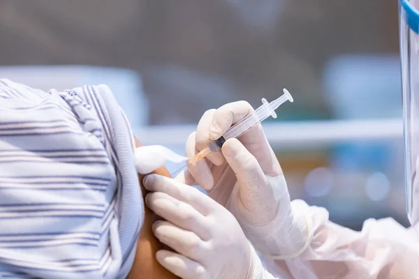 Closeup Covid Vaccine Injecting Patient Arm Shoulder Single Use Plastic — Stock Photo, Image