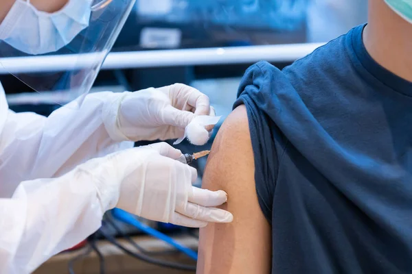 Closeup Covid Vaccine Injecting Patient Arm Shoulder Single Use Plastic — Stock Photo, Image