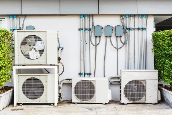 Air conditioner installation — Stock Photo, Image