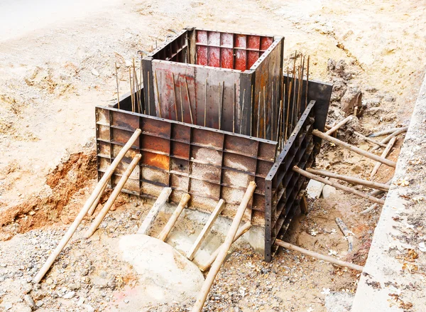 Instalación de alcantarillado en ciudad — Foto de Stock