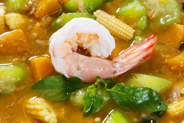 Thai spicy mixed vegetable soup with prawn — Stock Photo, Image