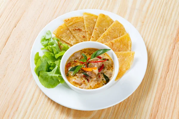 Indian pancake with chicken curry — Stock Photo, Image