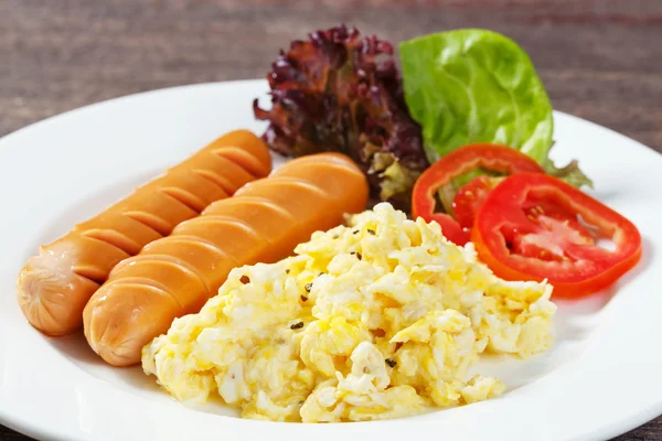 Sausages and scrambled egg — Stock Photo, Image