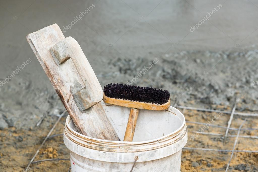 Wooden trowel and brush Stock Photo by ©smuayc 59281453
