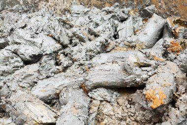 Siyah renkli kil kuru işleminden fore kazık