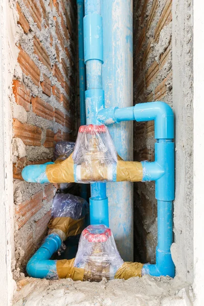 Válvula de água da torneira embrulhada para limpeza — Fotografia de Stock