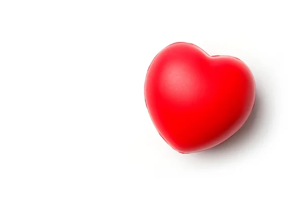Rött hjärta isolerad på vit — Stockfoto