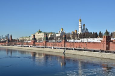 Moskova Kremlin ve Moskova Nehri çıkabilir. 