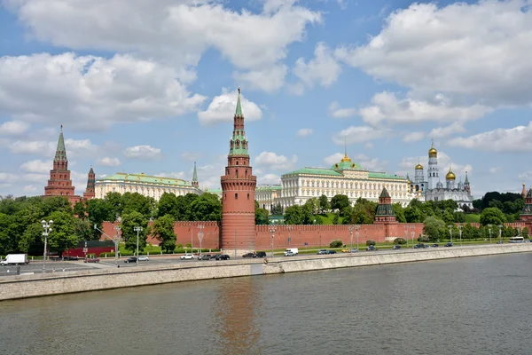 莫斯科克里姆林宫和莫斯科河大堤. — 图库照片