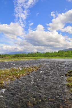 göle dağ dere akar. 