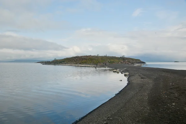 Island in the lake. — Stock Photo, Image