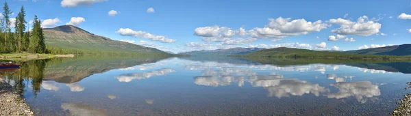 Panorama del lago sull'altopiano di Putorana . — Foto Stock