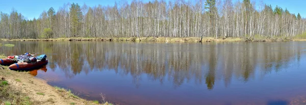 Панорама реки весной . — стоковое фото