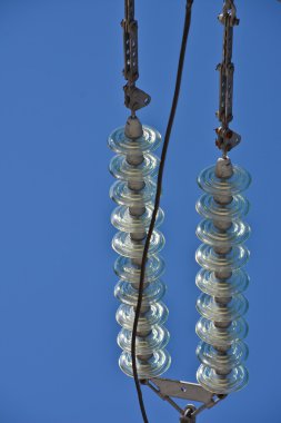 İzolatörler güç hatları.