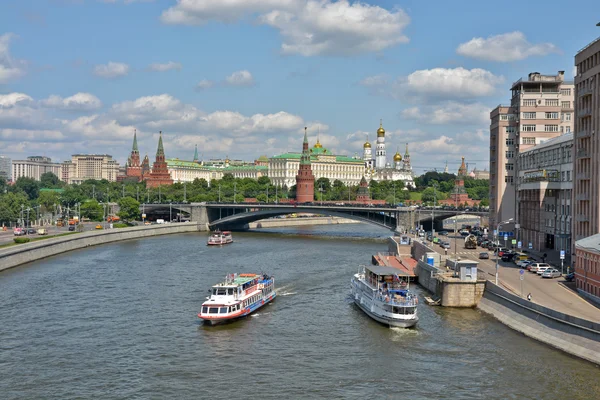 莫斯科河和船. — 图库照片