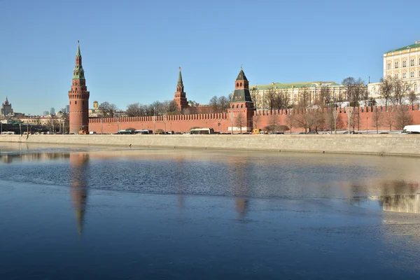 The Kremlin embankment in Moscow. — Stock Photo, Image