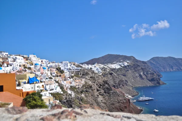 Den klippiga kusten av ön i Egeiska havet. — Stockfoto