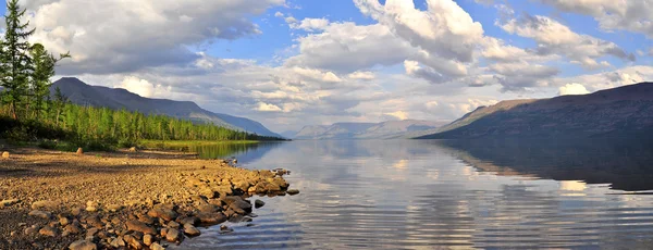 Panorama mountain lakes on the Putorana plateau. — Stock Photo, Image