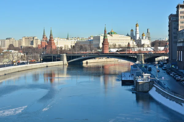 Rzeki Moskwy i Kremla. — Zdjęcie stockowe