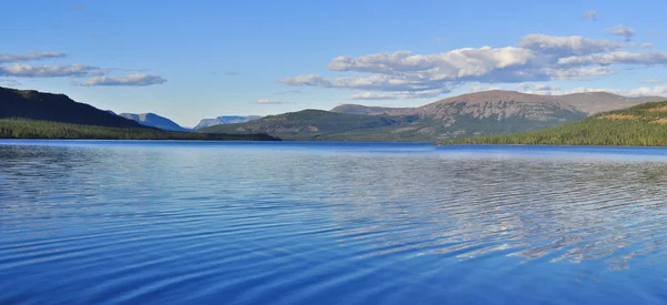 Panorámás hegyi tavak, a Putorana-fennsík. — Stock Fotó